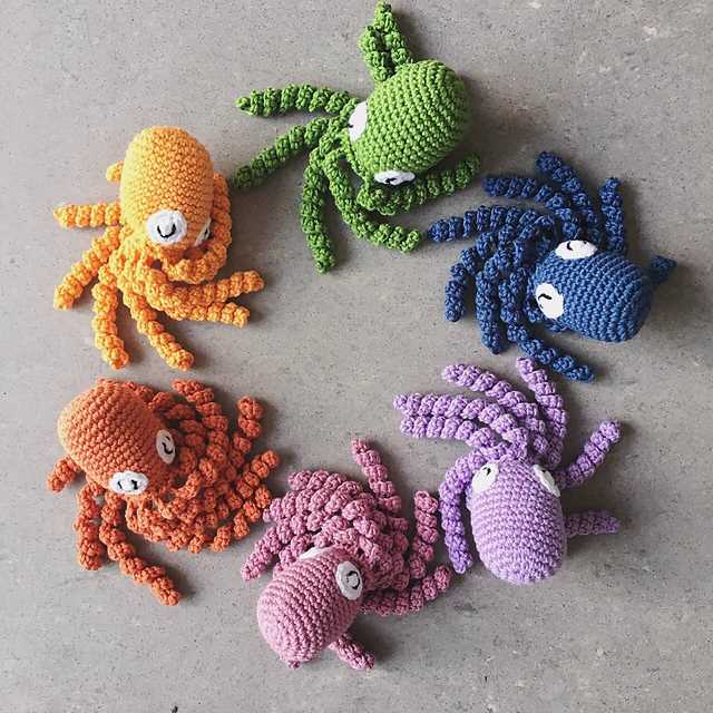 Knitted preemie octopus pattern