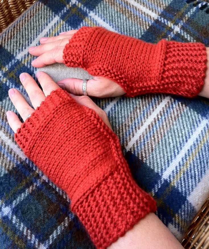 Easy fingerless gloves knitting pattern