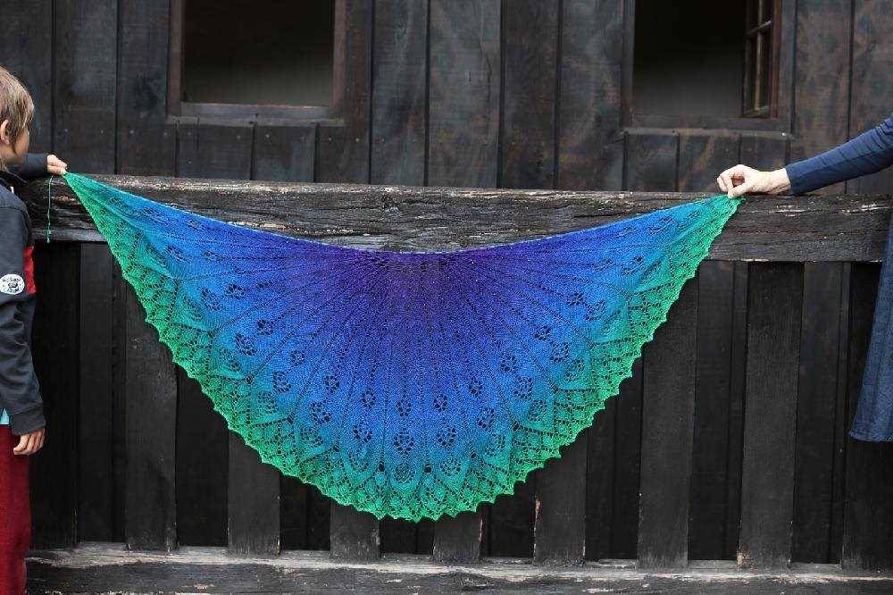 Feather and fan pattern in knitting