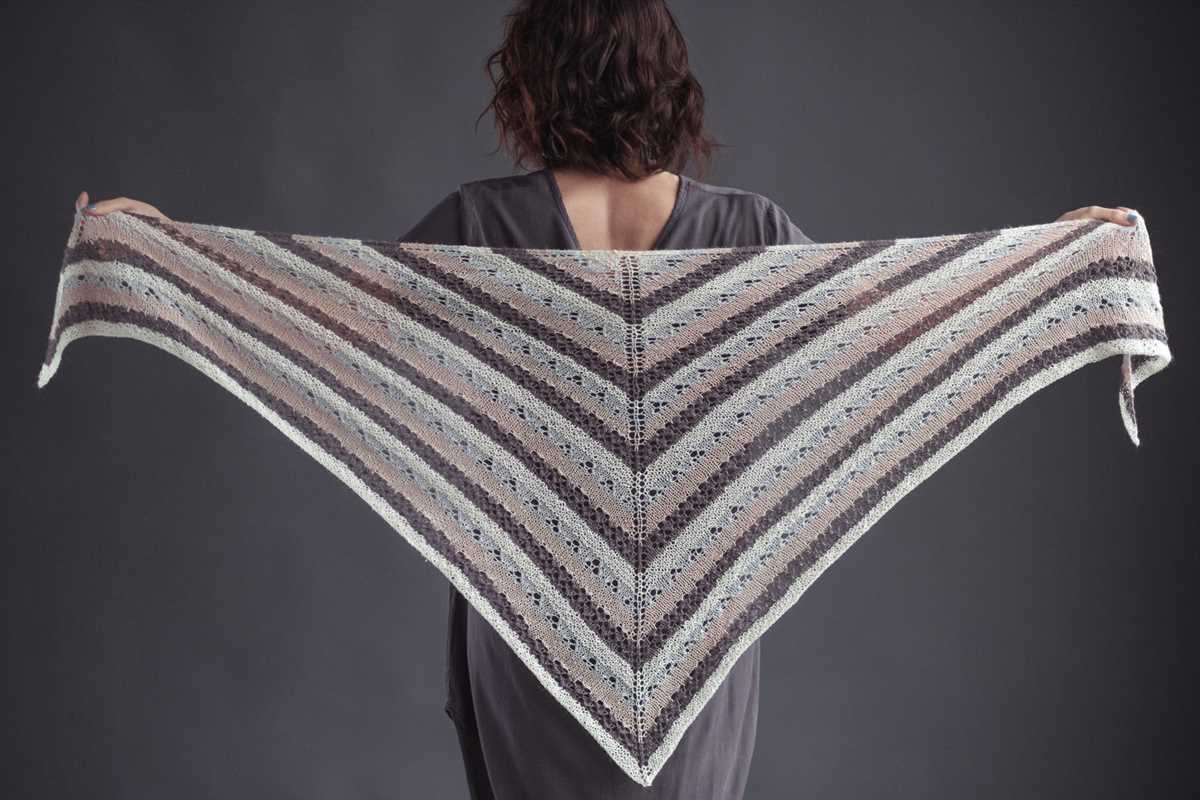 Free knitting pattern shawl with pockets