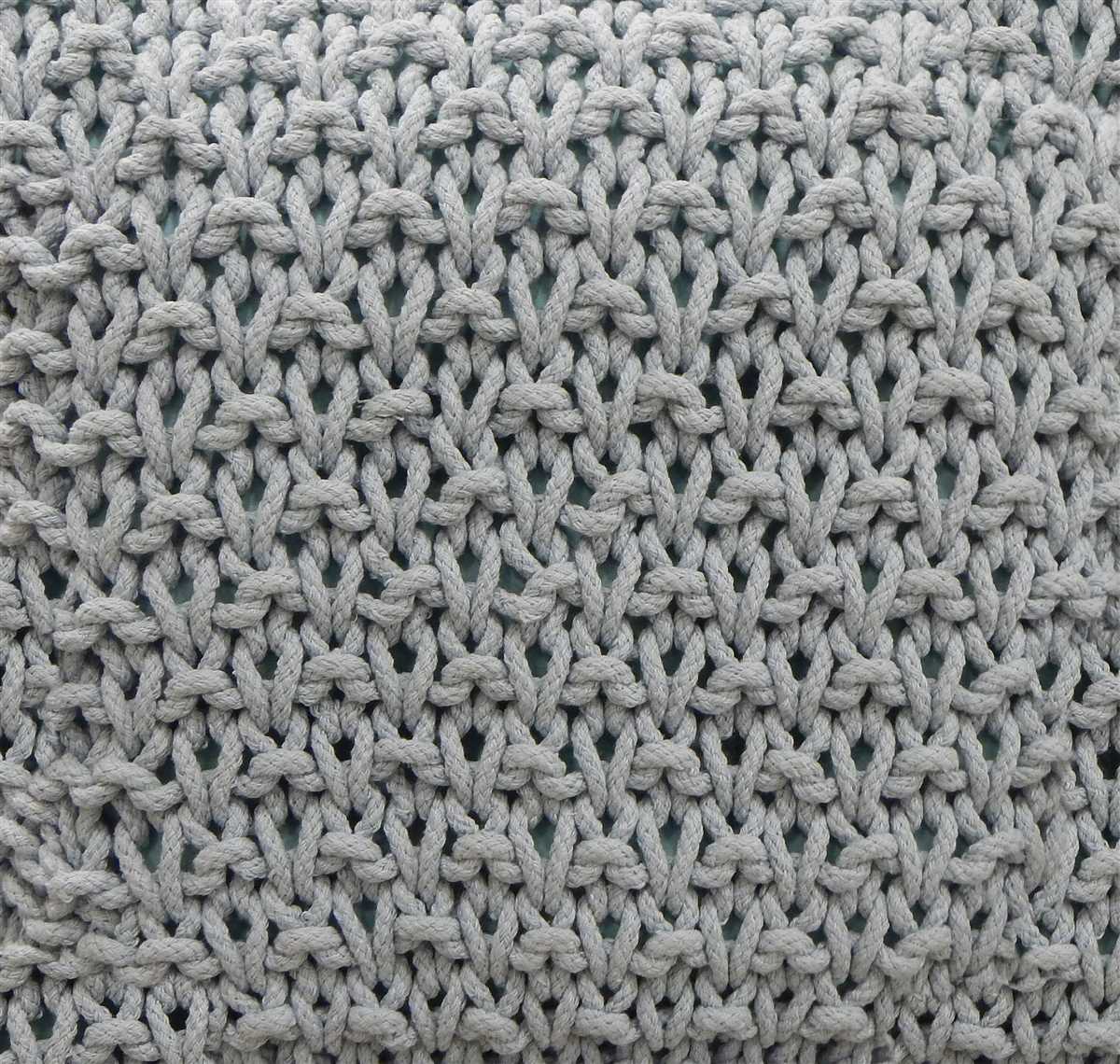 How to lay out a pattern on knit fabric