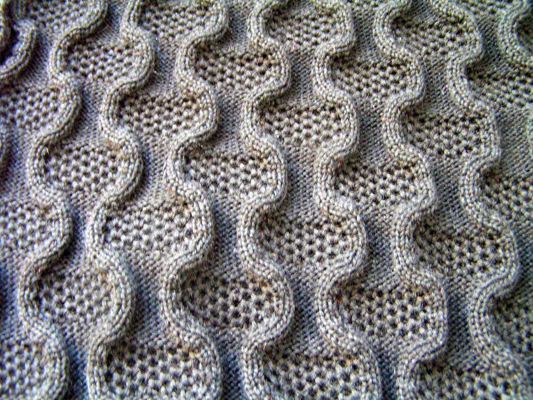 How to lay out a pattern on knit fabric