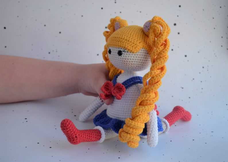 Knitted moon pattern
