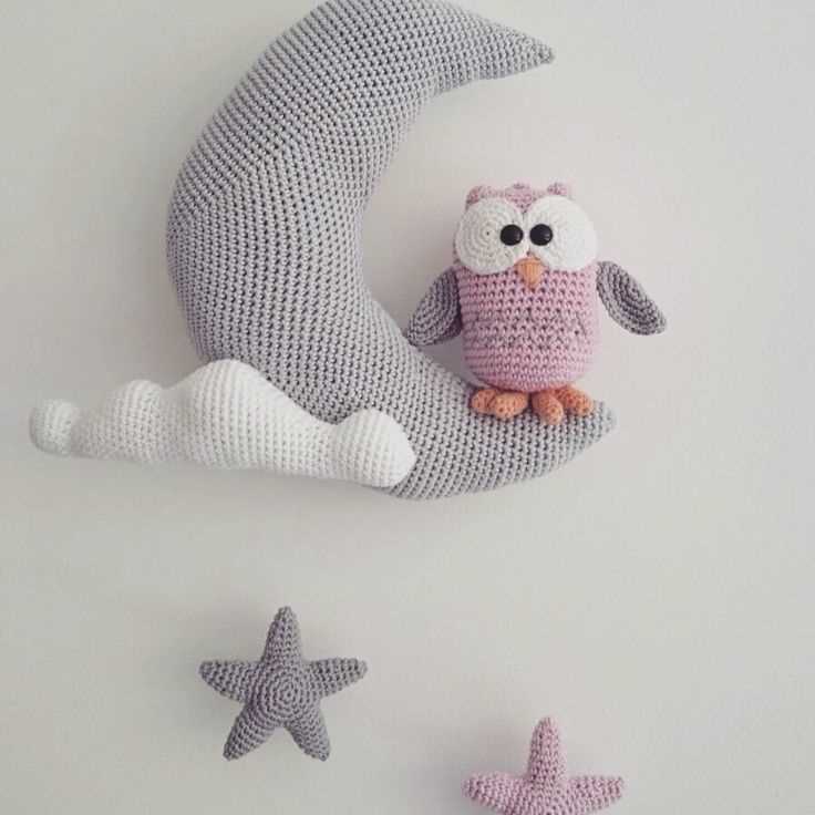 Knitted moon pattern