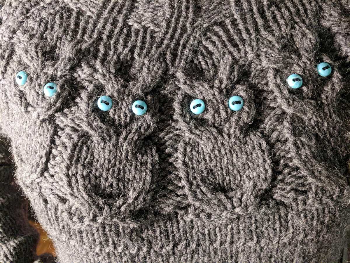 Knitted owl hat pattern
