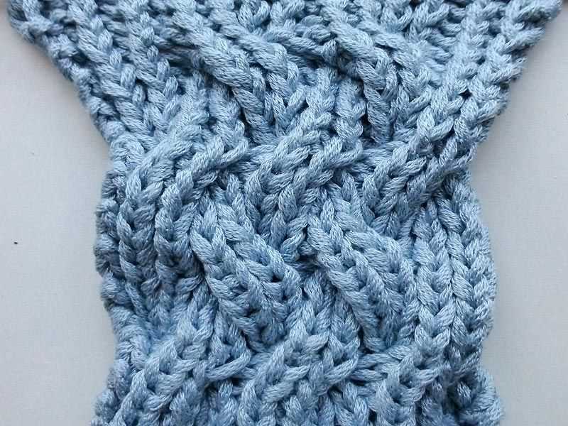 Reversible cable knitting patterns