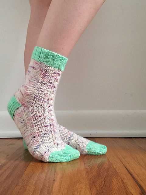 Split toe socks knitting pattern