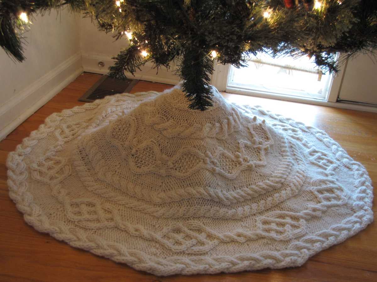 Christmas tree skirt knitting pattern