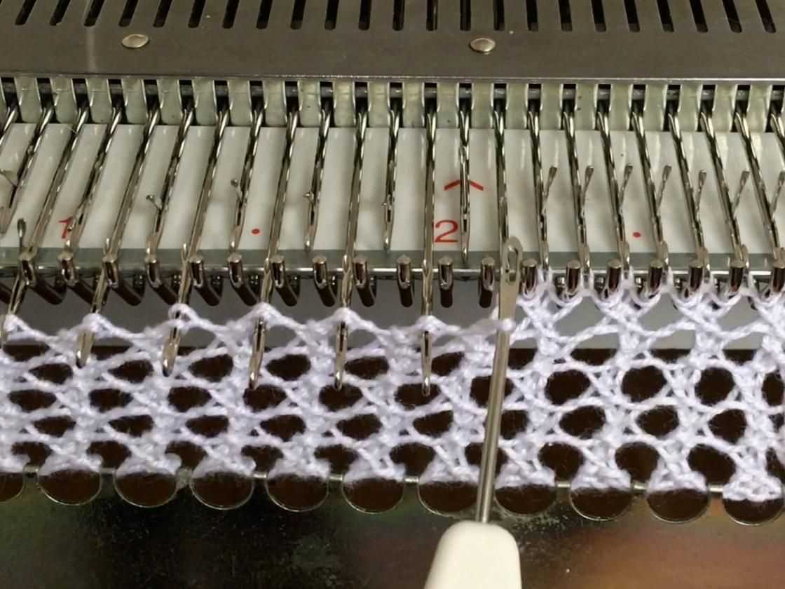 Knitting machine ribber patterns
