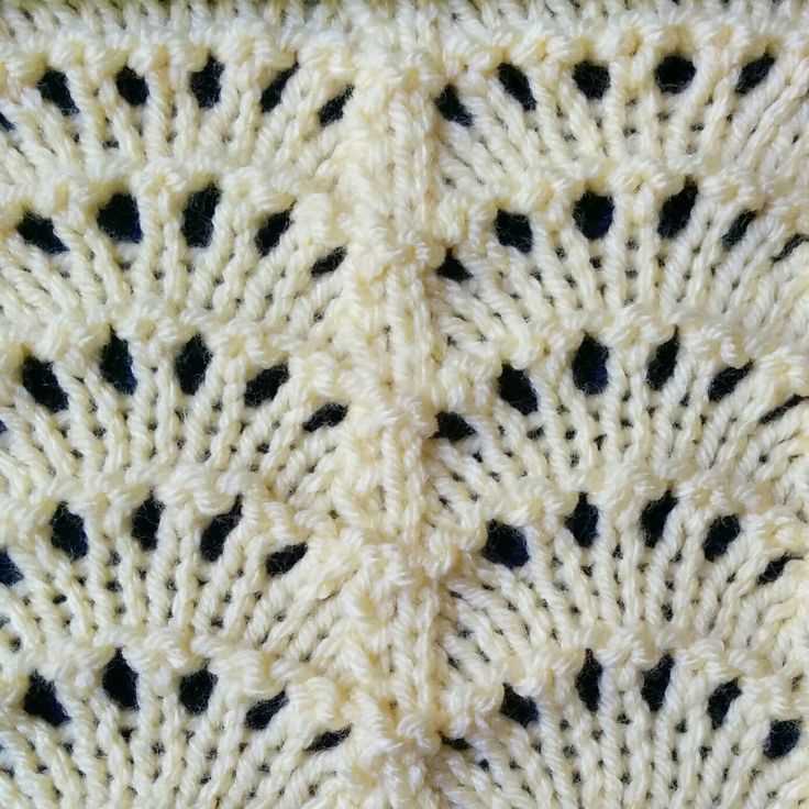 Feather and fan pattern in knitting