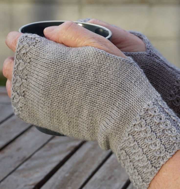 Easy fingerless gloves knitting pattern