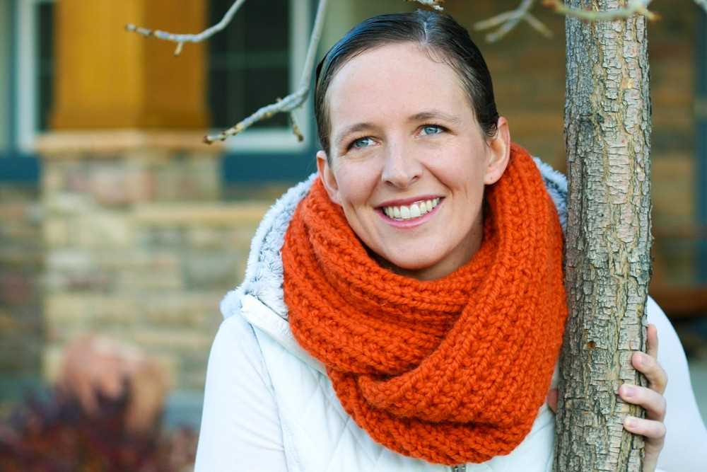 Easy lace cowl knitting pattern