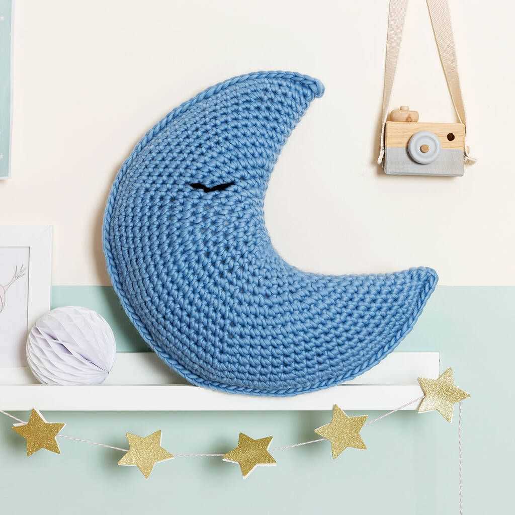 Knitted moon pattern