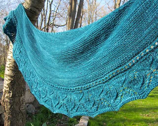 Free crescent shawl knitting pattern