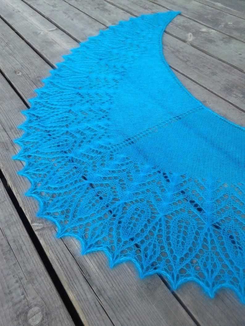 Free crescent shawl knitting pattern
