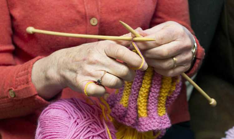 What do brackets mean in knitting patterns