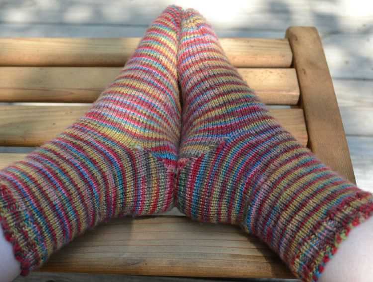 Split toe socks knitting pattern