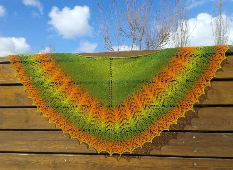 Free crescent shawl knitting pattern
