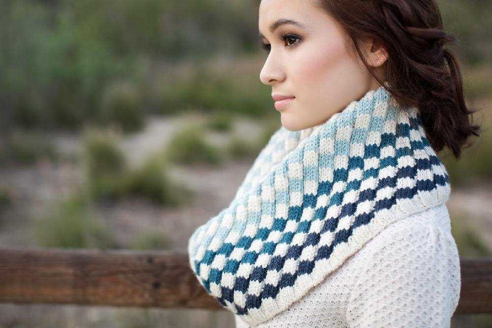 Discover your next knitting project - Knit a stylish head scarf with this unique pattern Knit head scarf pattern