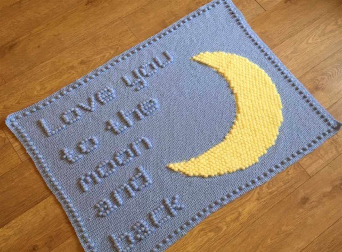 Knitted moon pattern