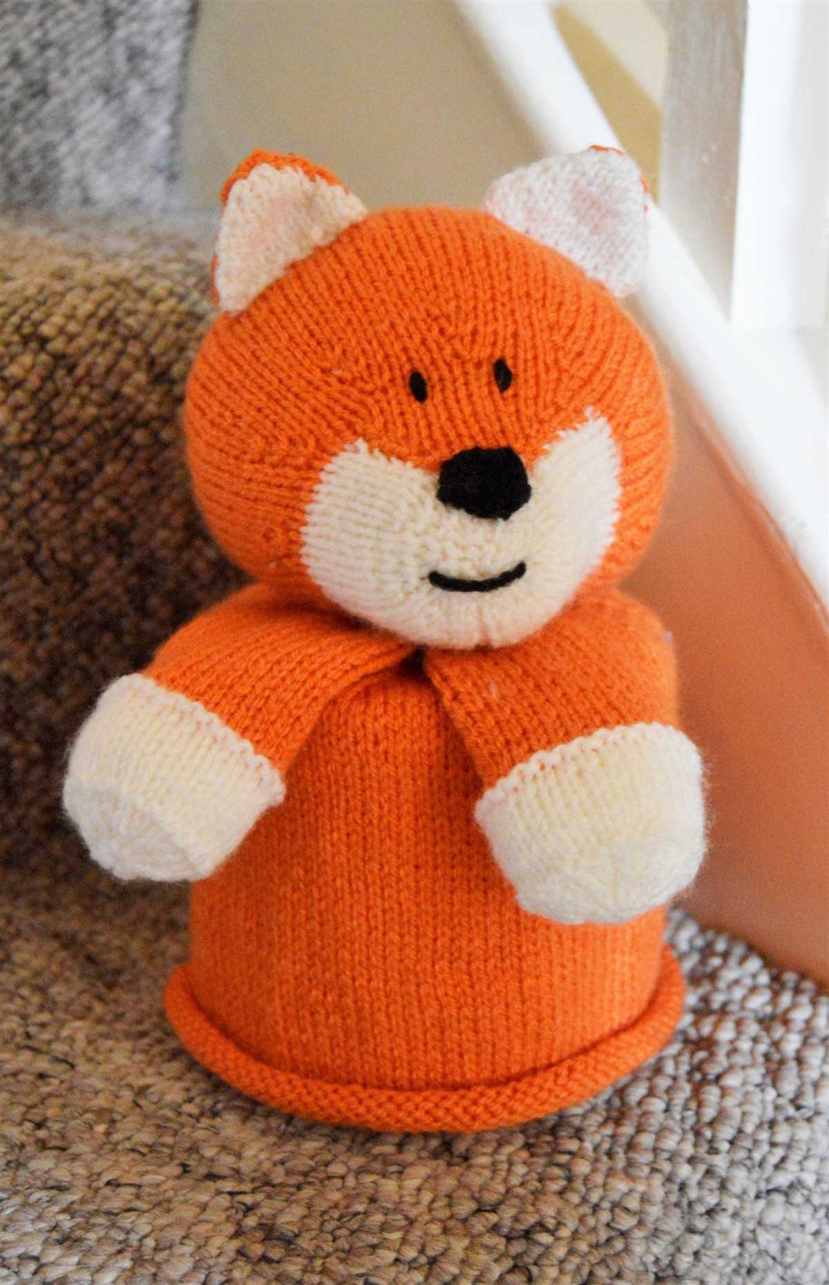 Knitted toilet paper cover pattern