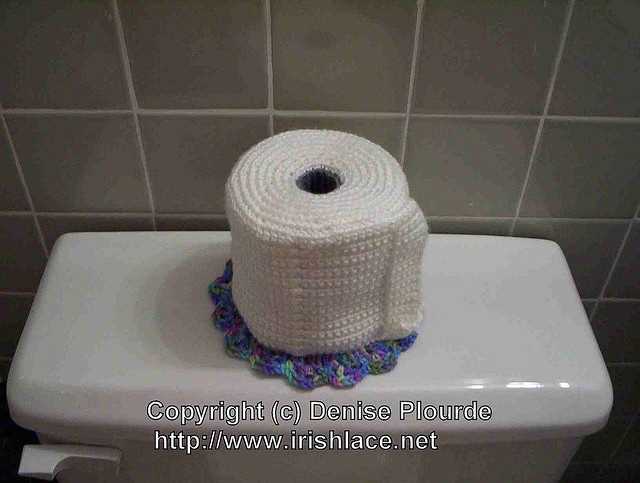 Knitted toilet paper cover pattern