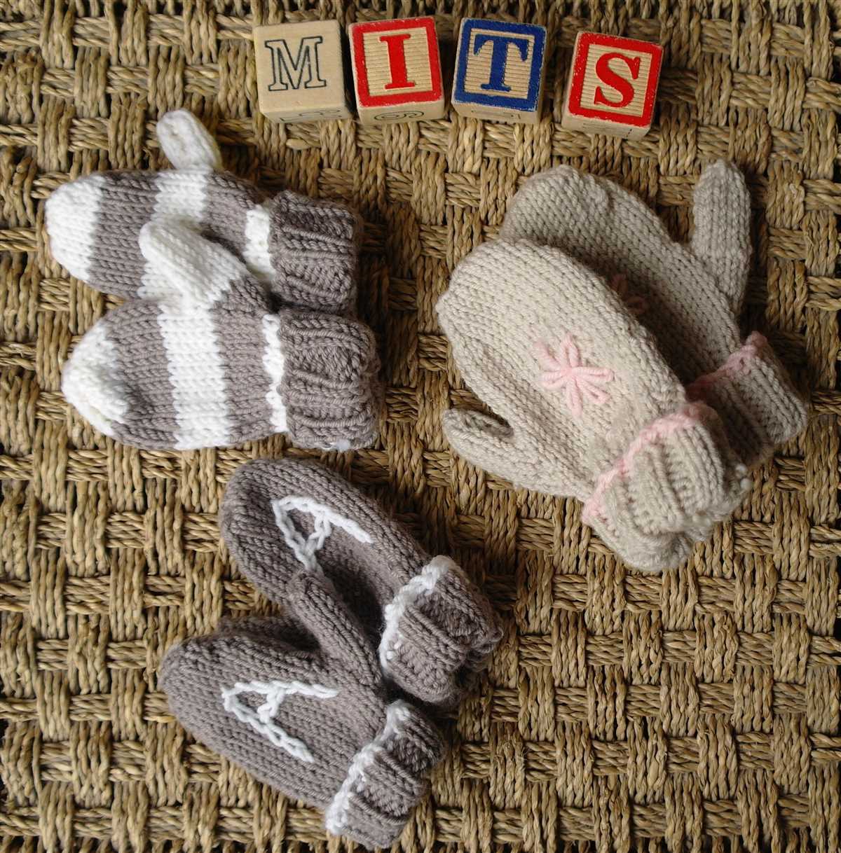 Knitting pattern for childrens mittens