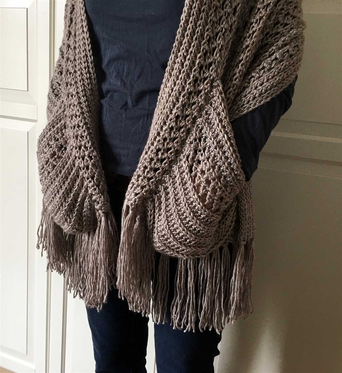 Free knitting pattern shawl with pockets