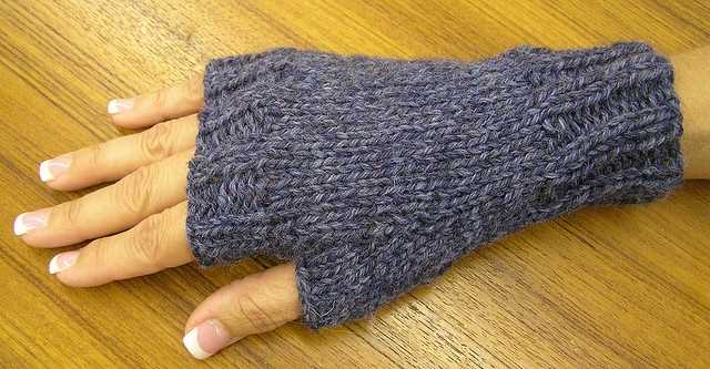Easy fingerless gloves knitting pattern