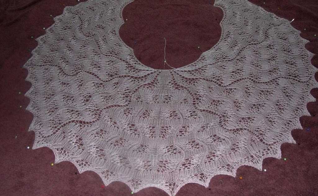 Feather and fan pattern in knitting
