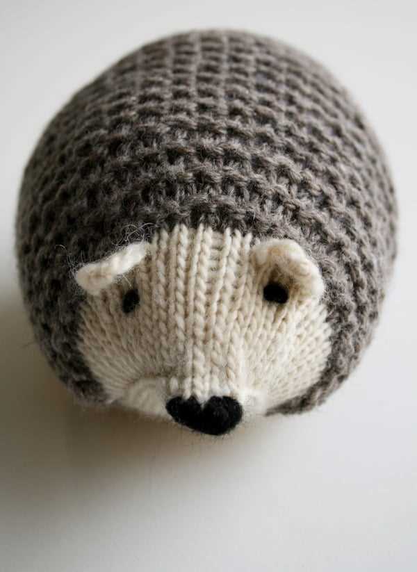 Knitted hedgehog free pattern