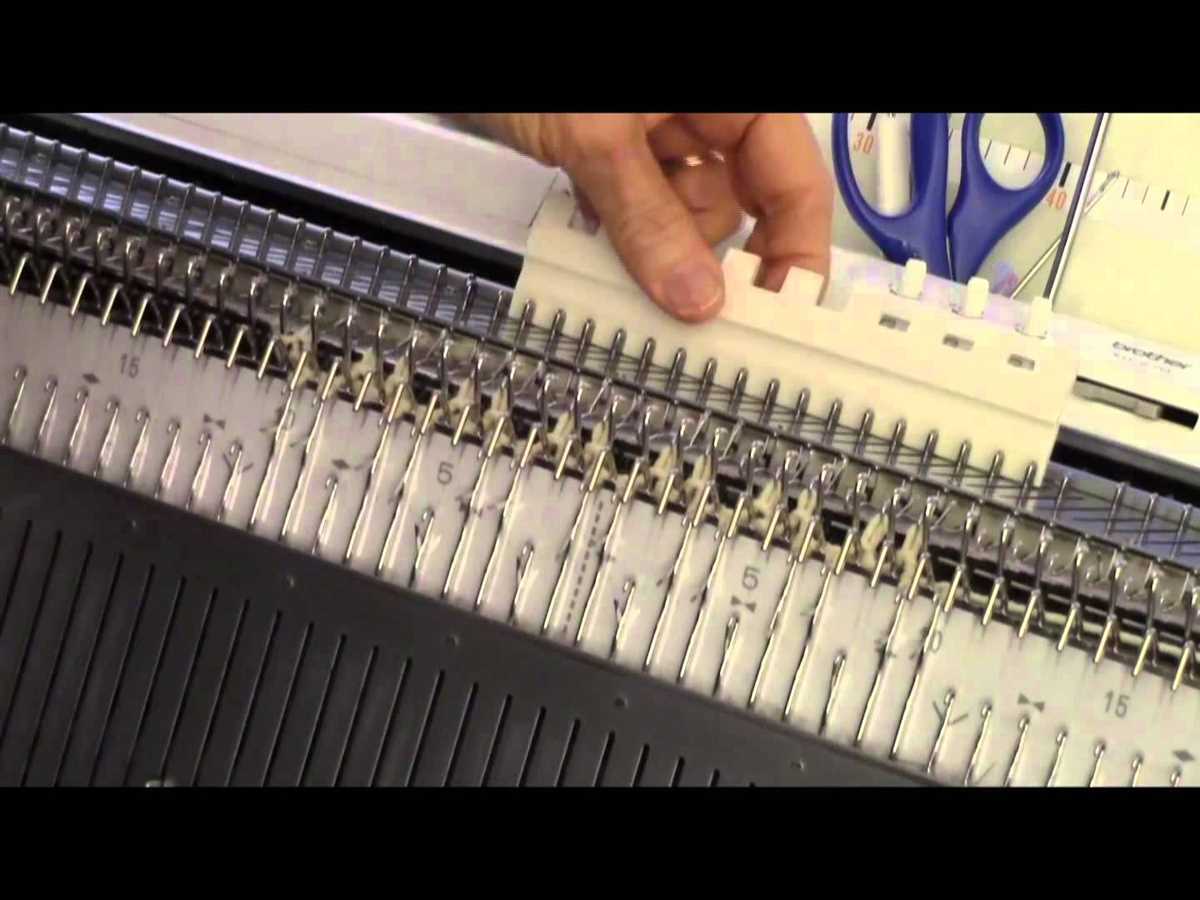Knitting machine ribber patterns
