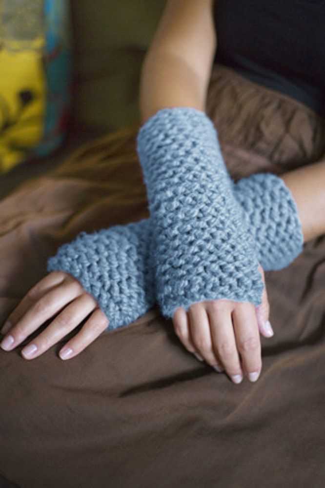 Easy fingerless gloves knitting pattern