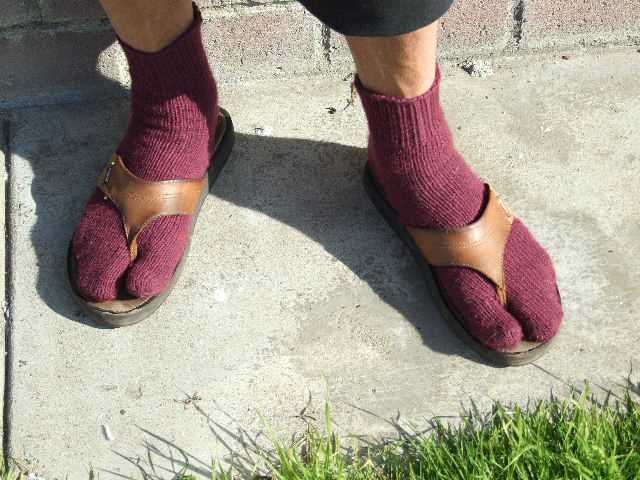Split toe socks knitting pattern