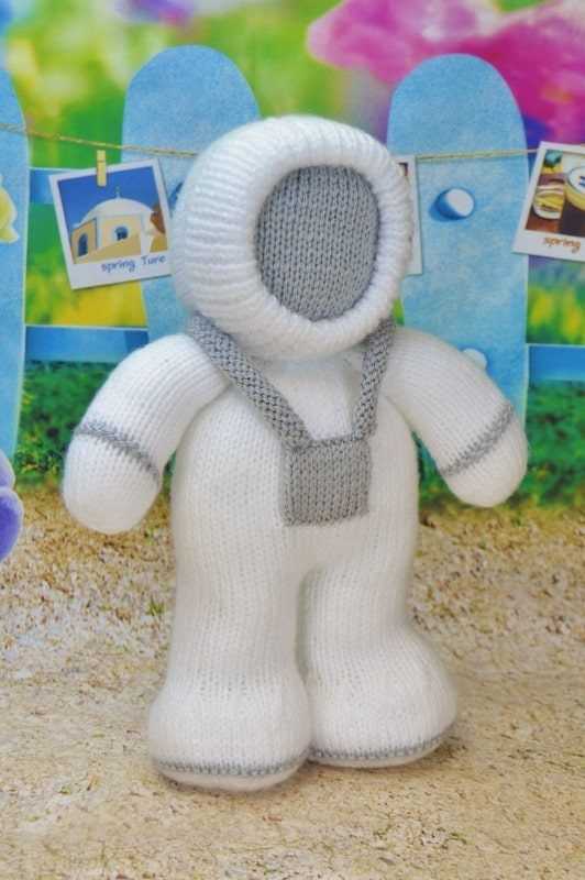 Knitted moon pattern