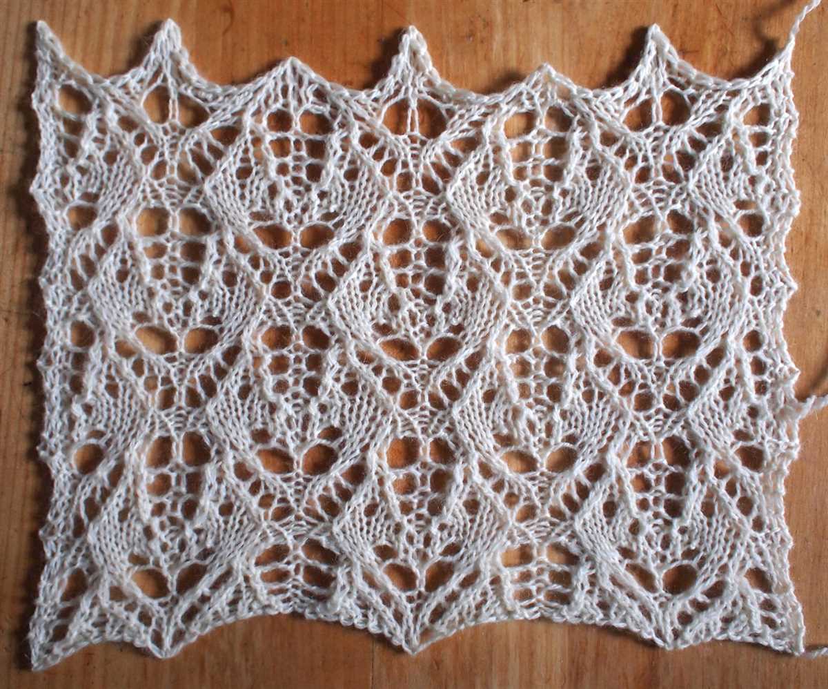 Lace hearts knit stitch pattern